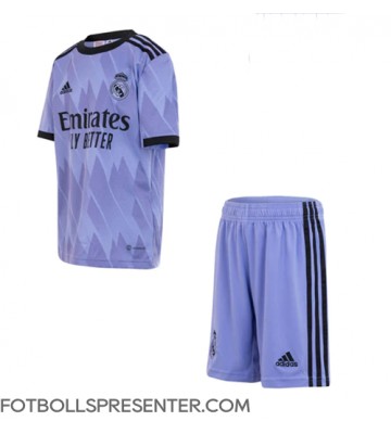 Real Madrid Bortatröja Barn 2022-23 Kortärmad (+ korta byxor)